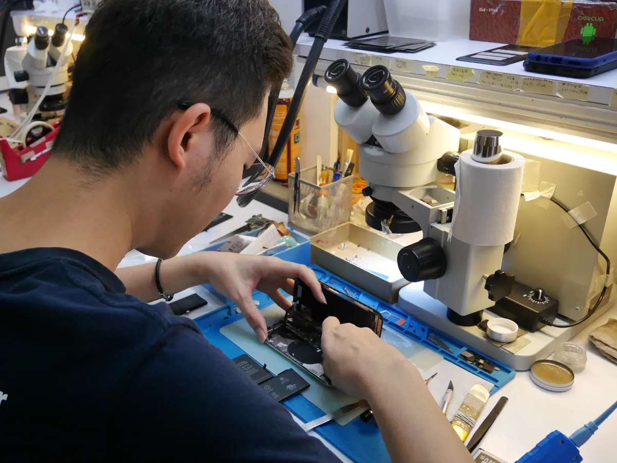 MacBook board work under the microscope